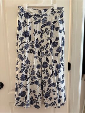 Ella Moss White Linen Blend Wide Leg Pants with Navy Floral Print